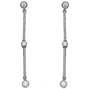 Brinco-Longo-Cravejado-com-Zirconias-Brancas-em-Prata-com-Rodio-Negro Brinco-Longo-Cravejado-com-Zirconias-Brancas-em-Prata-com-Rodio-Negro