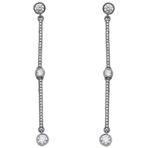 Brinco-Longo-Cravejado-com-Zirconias-Brancas-em-Prata-com-Rodio-Negro