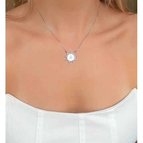 GargantilhaNossaSenhoracomZirconiasBrancasemPratacomRodio